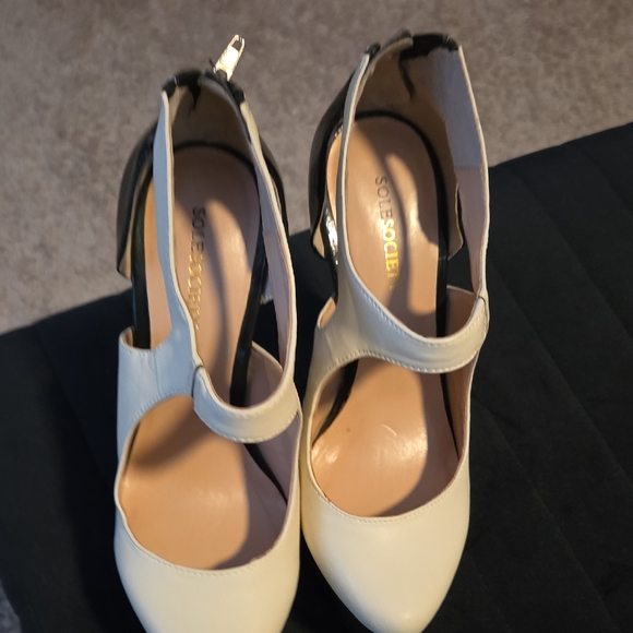 Sole Society Black and Cream Heels - Picture 5 of 7
